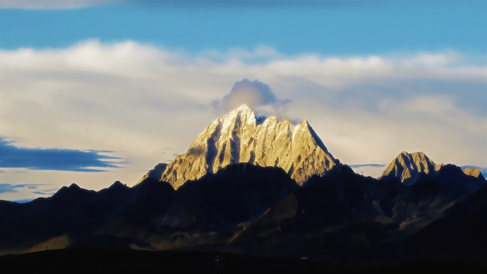 《雪子岭的日照金山》· Fresia